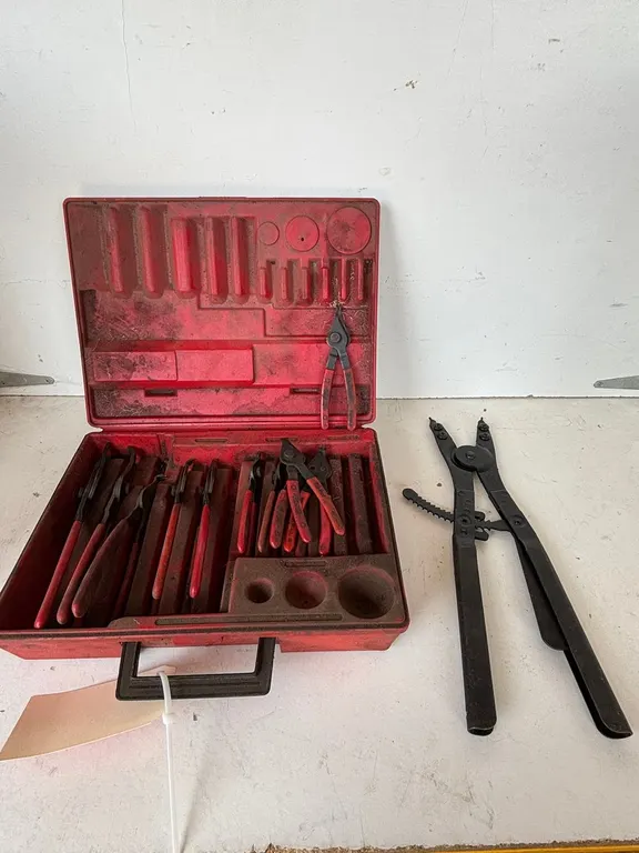 Precision Needle Nose Pliers