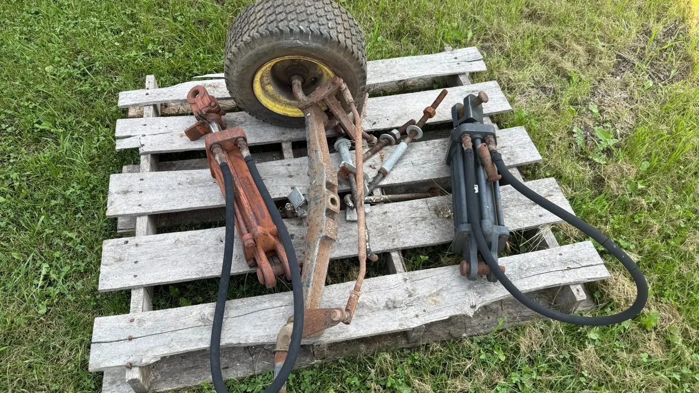(2) Hydraulic Cylinders and Garden Tractor Axle with Tire