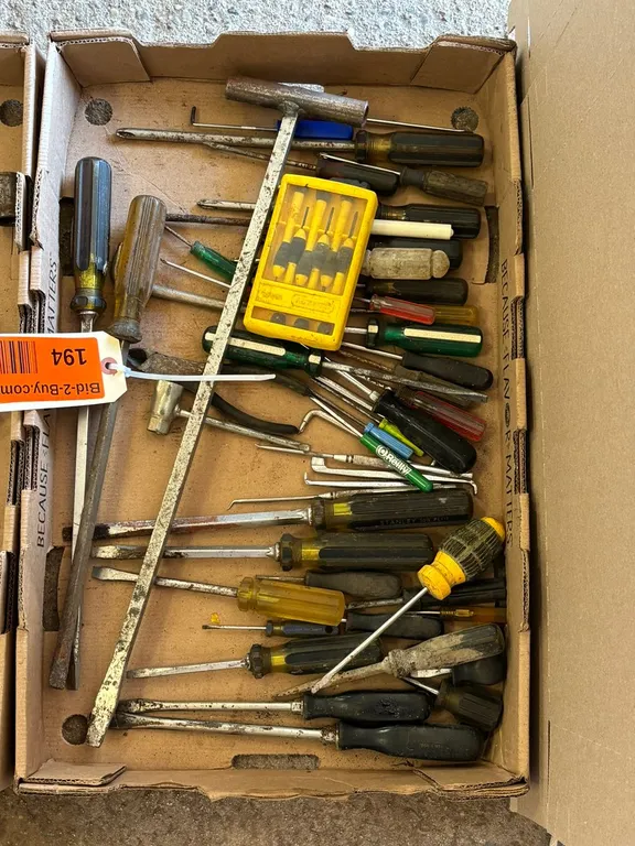 Box Of Screw Drivers Assorted Sizes