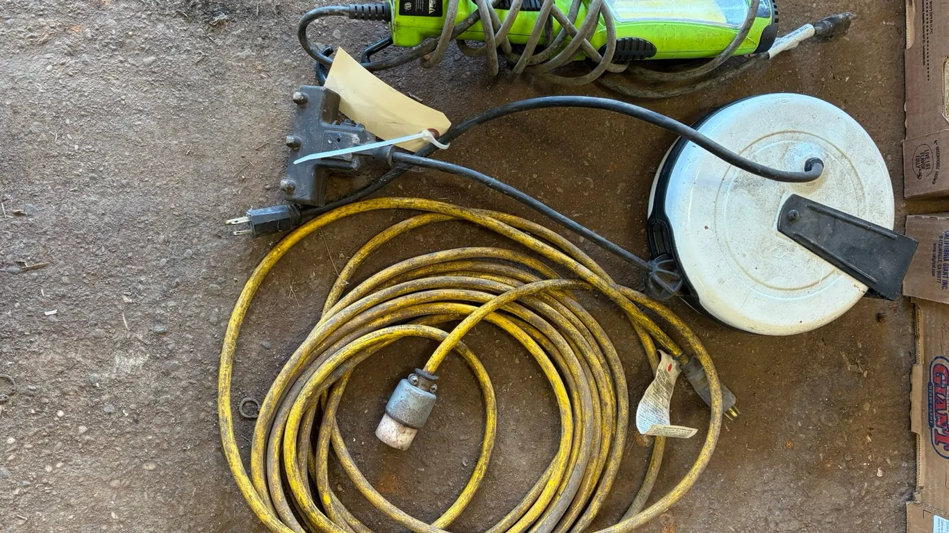 (2) Electric Cords and Light