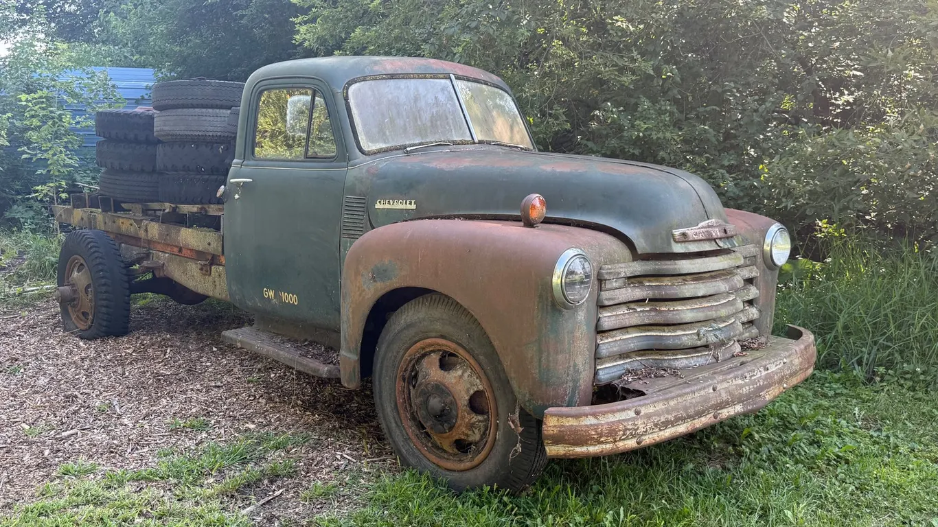 1952 Chevy 1 1/2 ton Loadmaster Truck