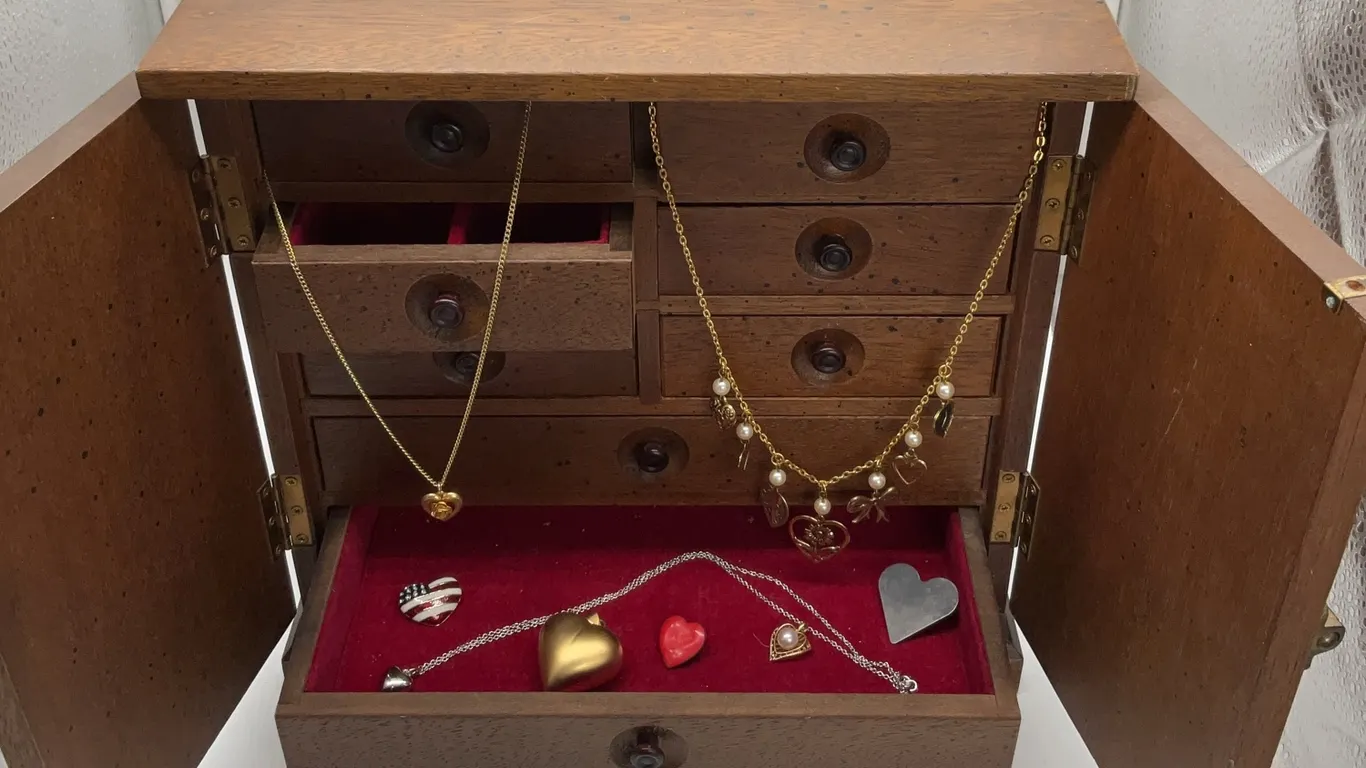 Wooden Jewelry Chest with “Heart” Accessories