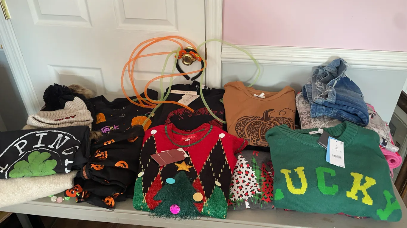 Seasonal Women’s Clothing & Accessories