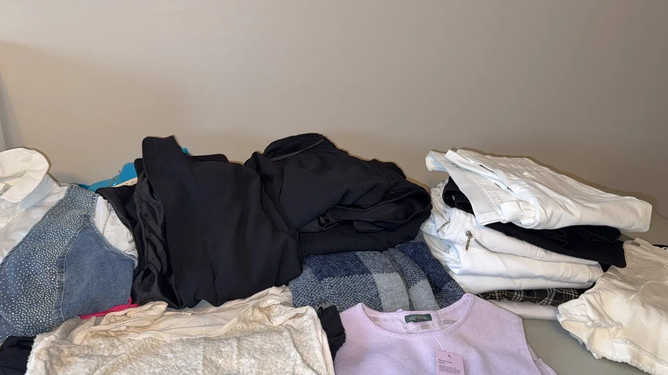 Women’s Clothing & Fashion Assortment