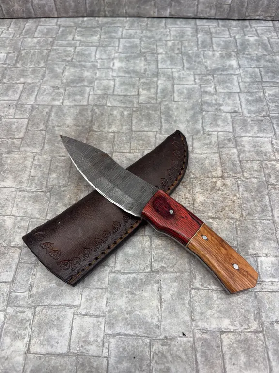Handmade Damascus Steel Knife with Leather Sheath