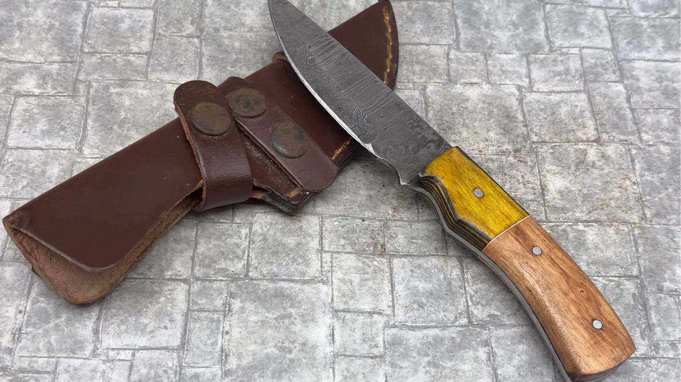Handmade Damascus Steel Knife with Leather Sheath