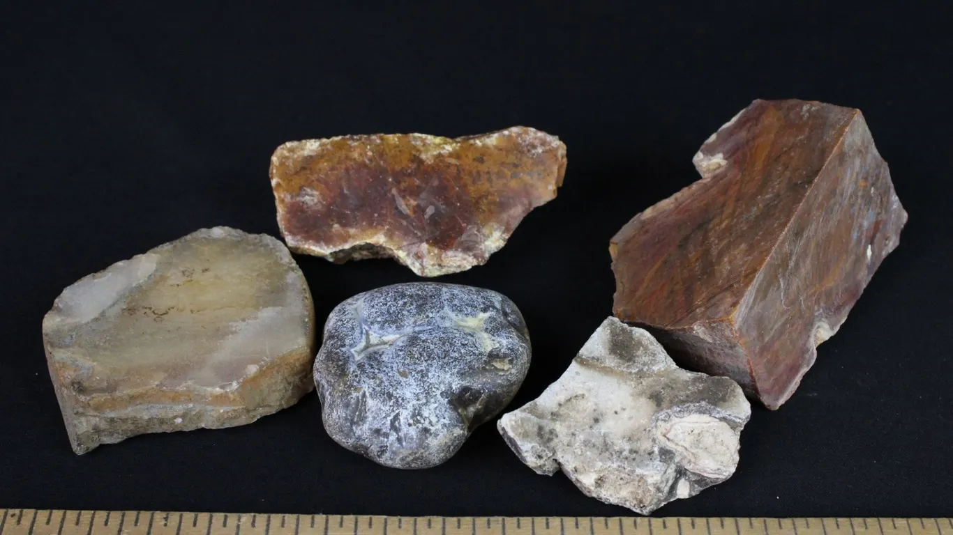 Agate, 1 lb 4 oz