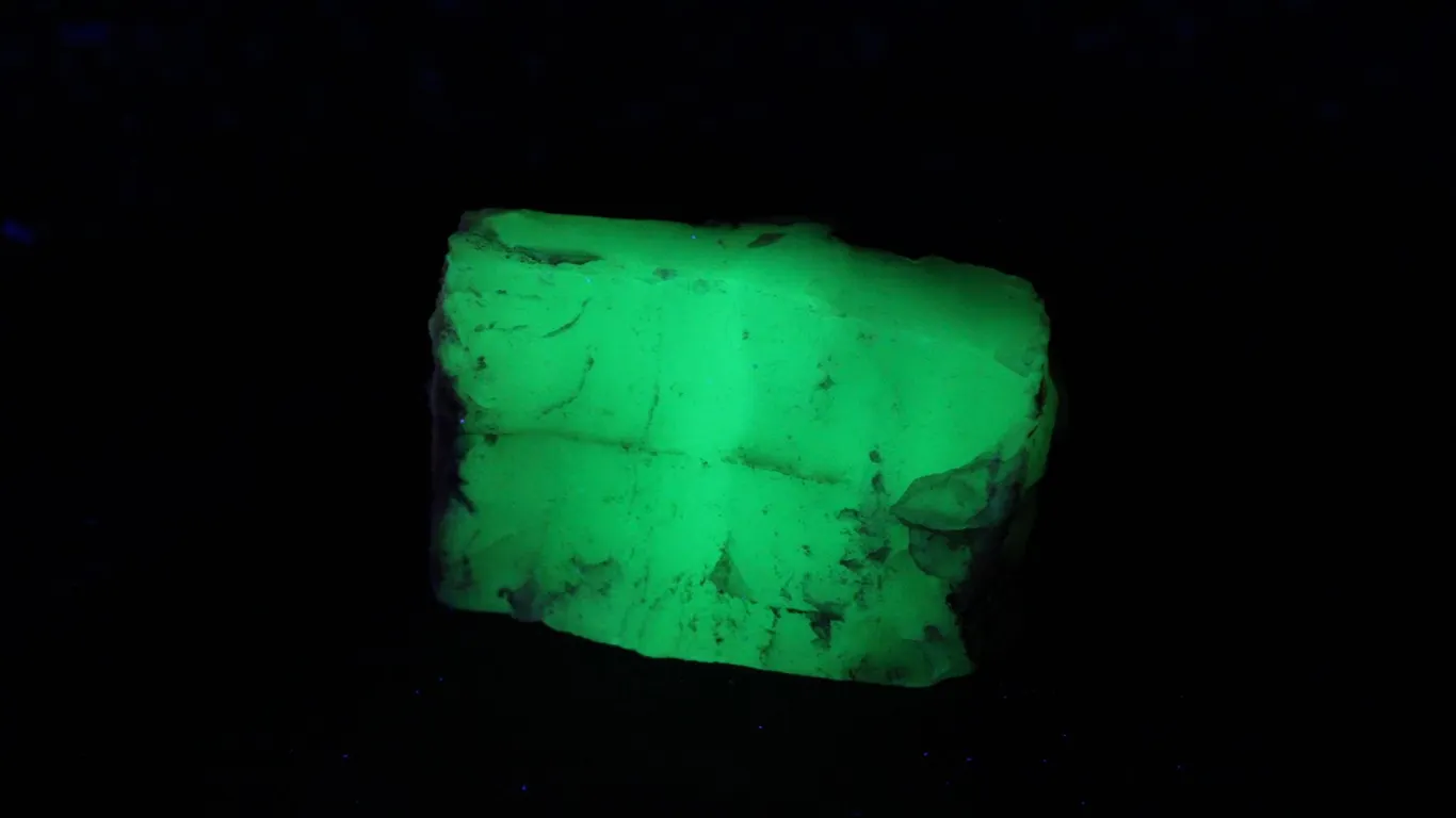 Fluorescent Agate, 6 oz
