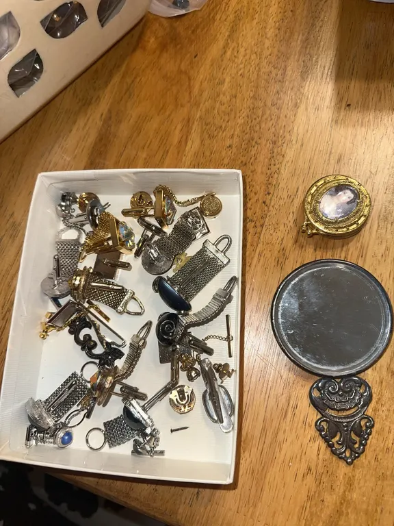 Men’s cuff links etc