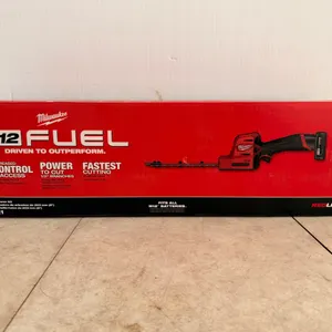 2533-21 M12 FUEL™ 8" Hedge Trimmer Kit M12 XC 4.0 battery and charger included
