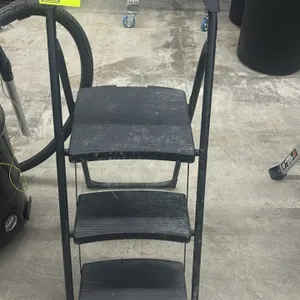Easy Reach 3-step folding step ladder. Features steel frame, slip-resistant treads, top platform step, and molded top handle. Background items not inc