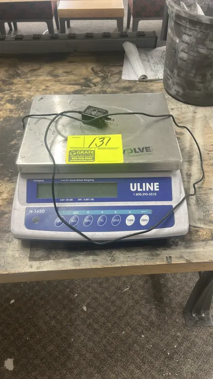 Uline H-1650 Easy-Count digital counting scale. Features 30 lb maximum capacity with 0.001 lb division readability, stainless steel weighing platform,