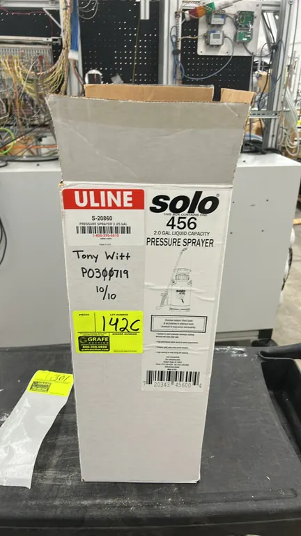 Solo 456 pressure sprayer. Features a 2-gallon liquid capacity tank, top pump handle, reinforced hose, shut-off valve assembly, carrying strap, and st