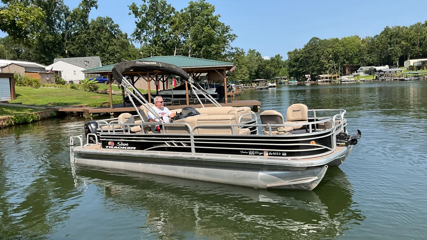 2020 SUN TRACKER 22 DLX FISHING BARGE PONTOON BOAT VIN BUJ59739J920