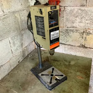 BLACK & DECKER ELECTRONIC 1/2" SPEED CONTROLLED DRILL PRESS