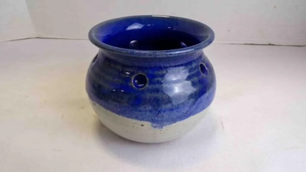 Hand-Thrown Ceramic Garlic Storage Keeper/Pot/ Jar