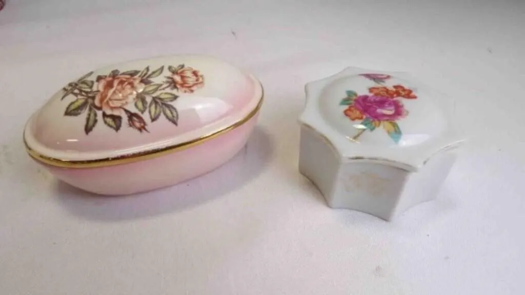 Vintage Porcelain Trinket Boxes w/ Matching Covers