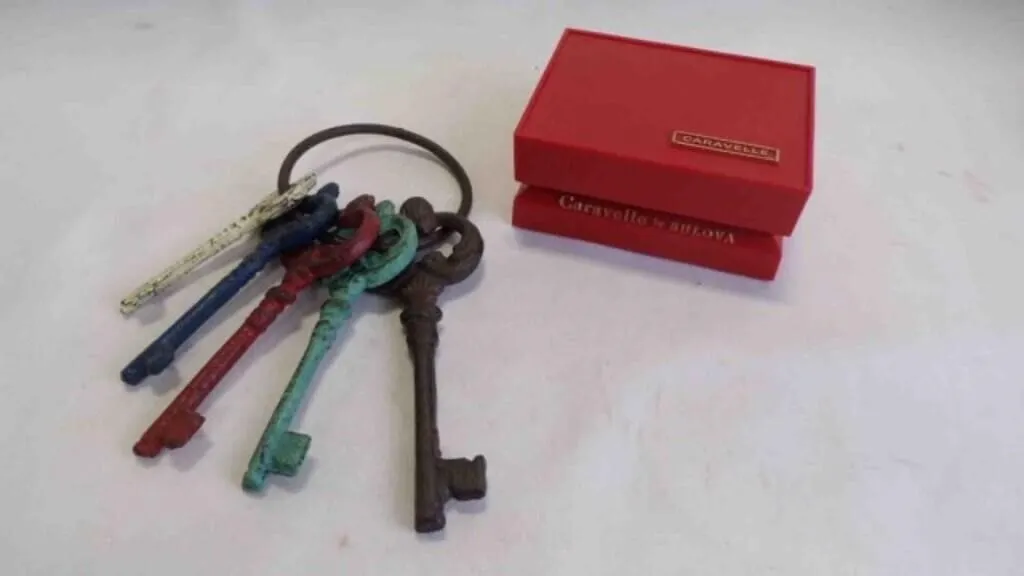 Vintage-Style Decorative Key Ring & Box w/Beaded