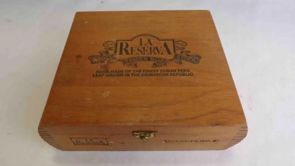 Natural Cedar Wooden La Reserva Tinder Cigar Box