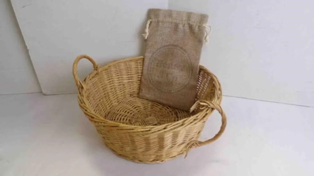 Round Woven Wicker Basket w/Loop Handles & Burlap