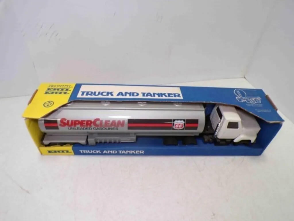 ERTL Truck & Tanker Super Clean Unleaded Gasoline