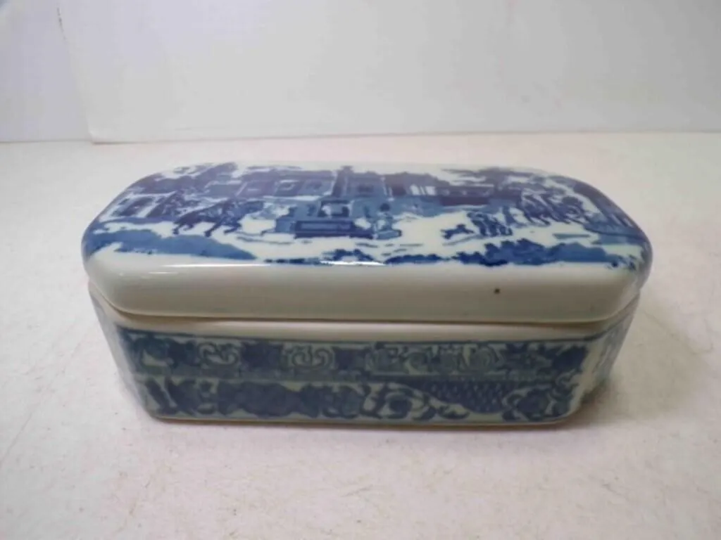 Rectangular Porcelain Lidded Trinket Box Blue &