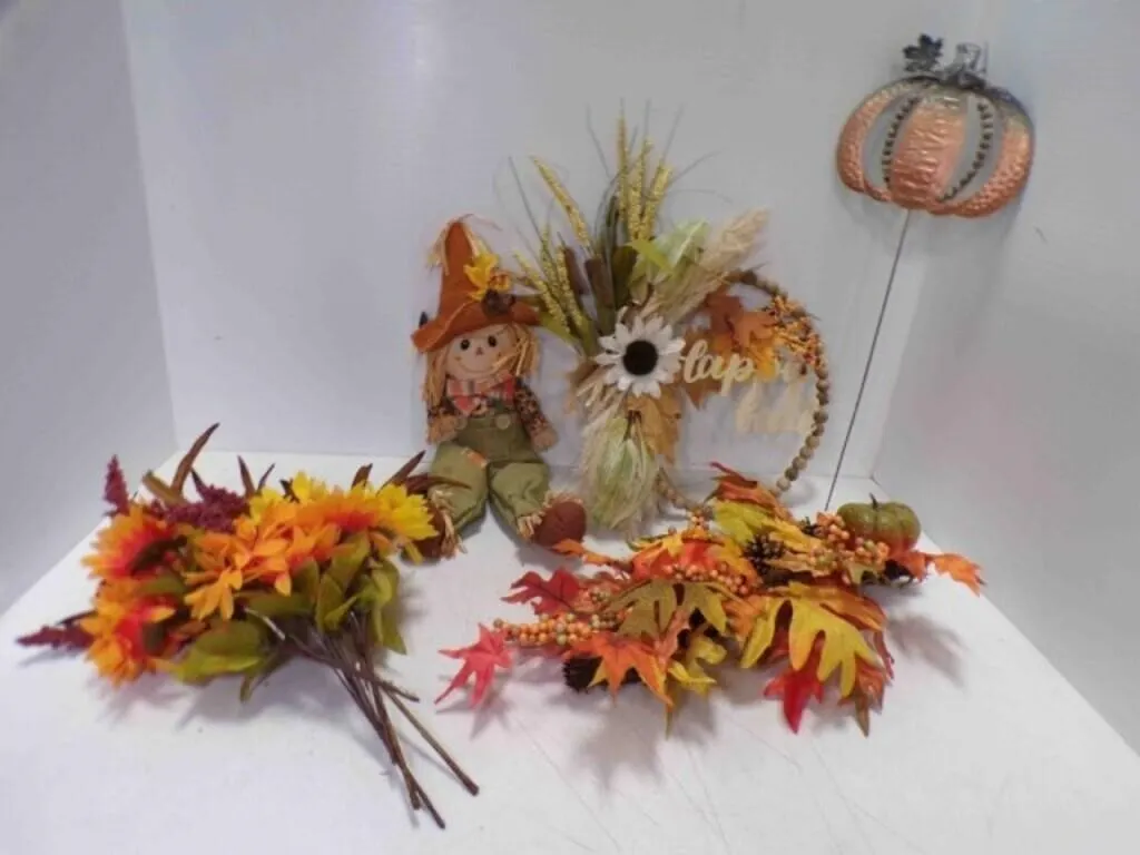 Fall D�cor - Centerpiece - Yard Art - Scarecrow
