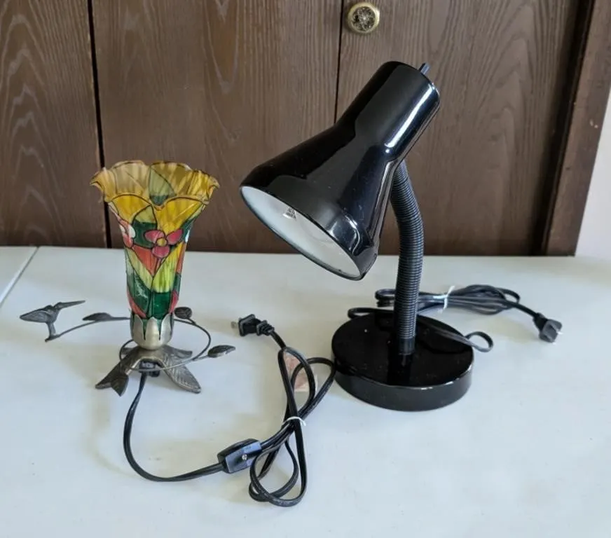 Vintage Tiffany Style Accent Lamp with Ruffle