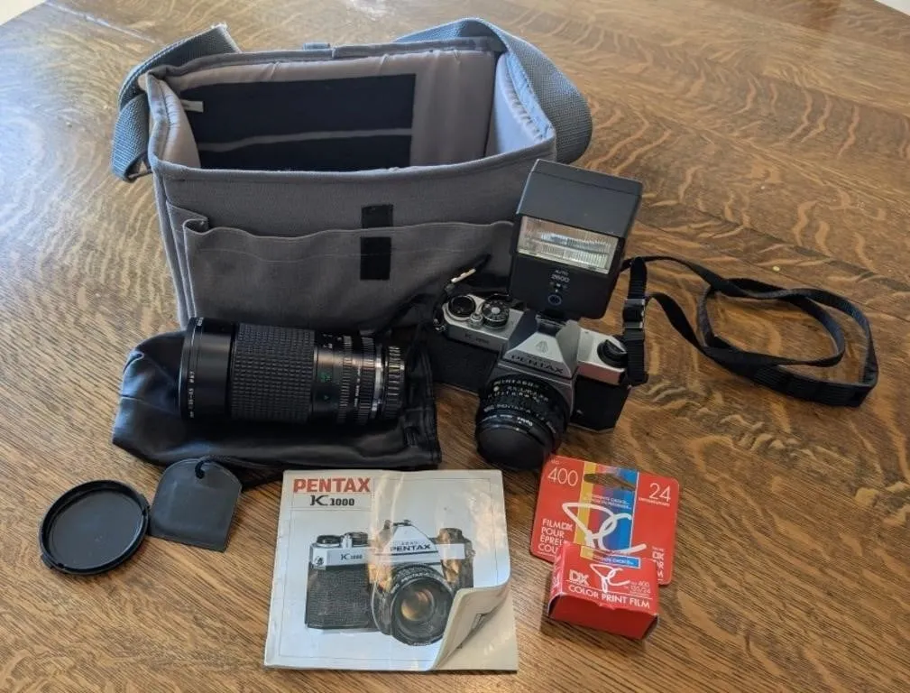 Vintage Pentax Camera. Comes with Extra Lens and