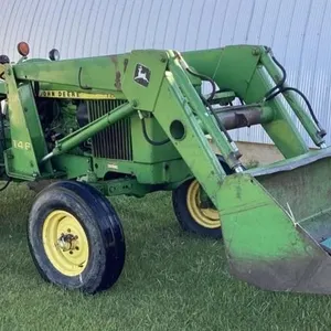 John Deere 1830 Diesel tractor with JD 146 loader