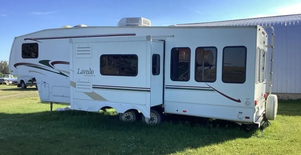 2004 Laredo by Keystone 29 ft 5th wheel camper