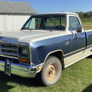 1986 Dodge Power Ram. 4WD 318 V8 Gas