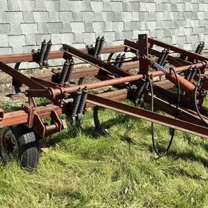 IHC 14 ft solid frame cultivator with hydraulic.