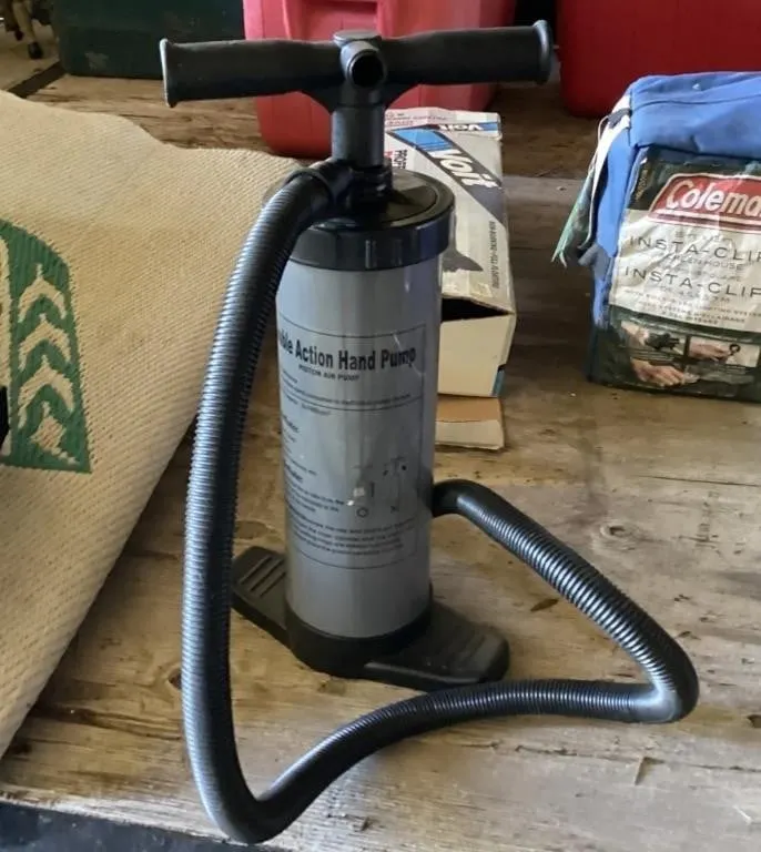 Hand pump bicycle pump