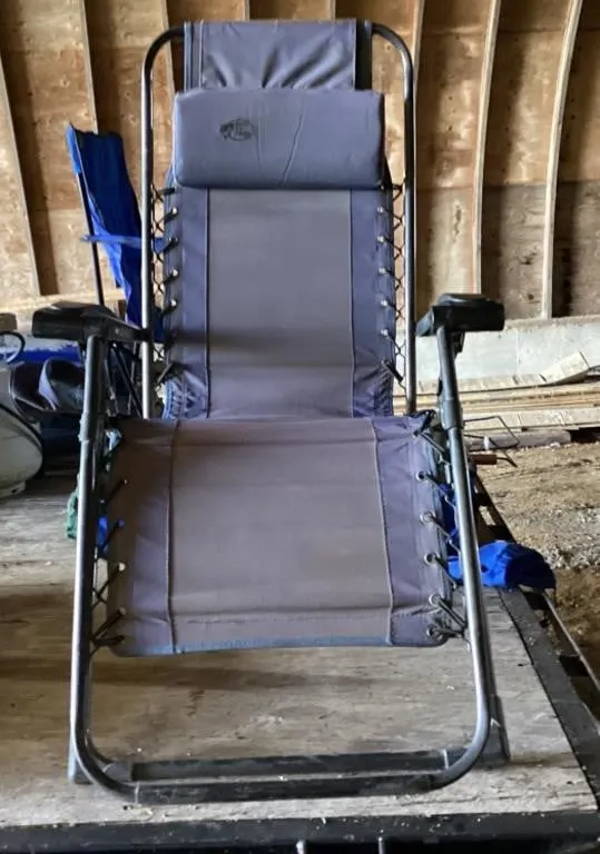 Single reclining lawn chair