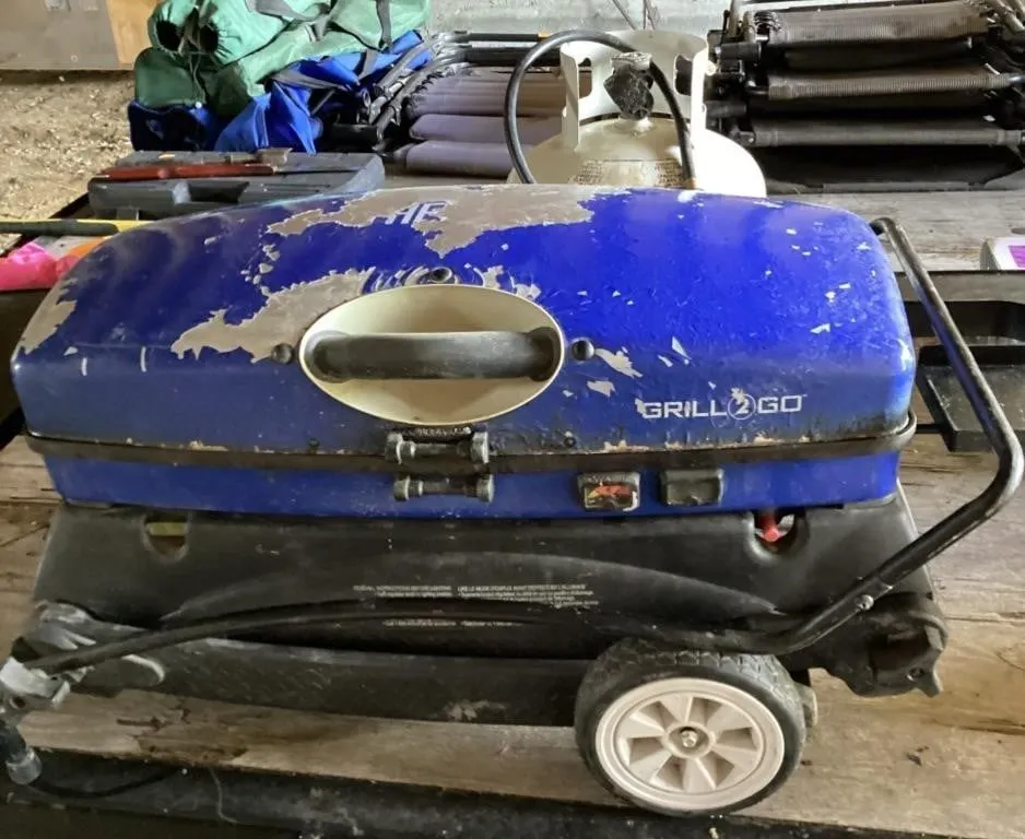 Portable grill/griddle.