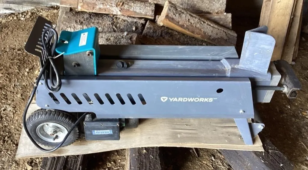 Yardworks electric wood splitter -like new