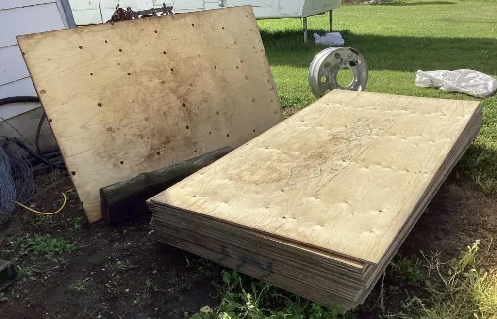 Approx 25 sheets of new 1/2 inch plywood