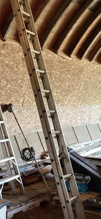 Approx. 24 ft extension aluminum ladder