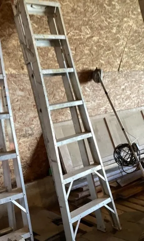 Approx 8ft aluminum step ladder