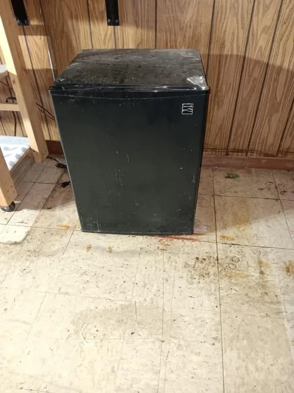 Kenmore Small Refrigerator. Approx 25x17.5x18.5.