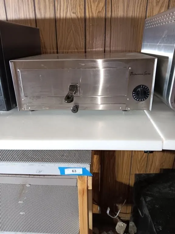 Professional Series Pizza Oven. Untested.