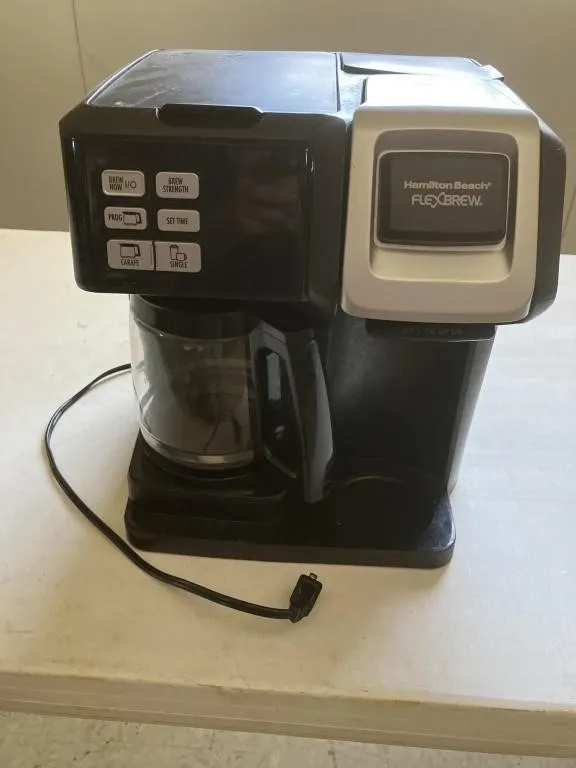 Hamilton Beach Flex Brew. Comes with carafe. Can