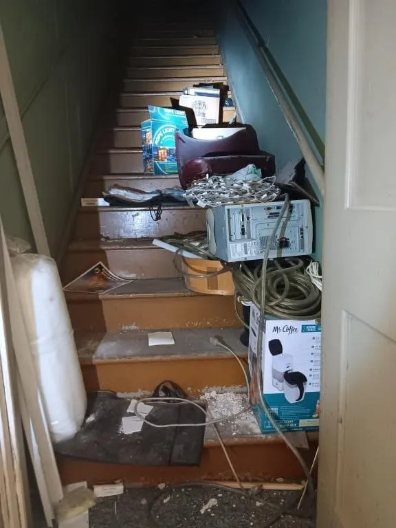Contents of stairway
