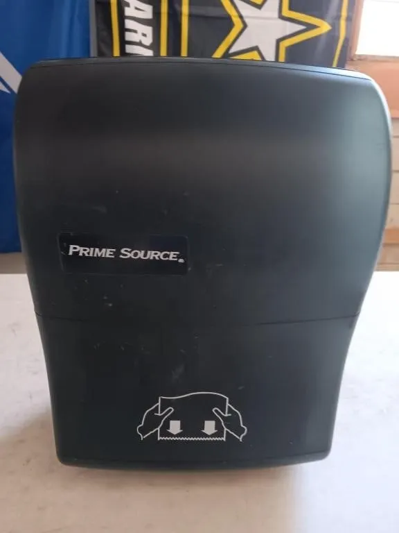 Hand towel dispenser with key (wall mount)