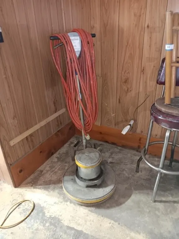 Pioneer Floor Polisher With Pads & Brush