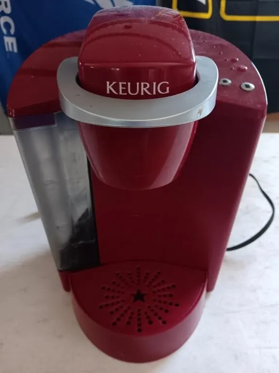 Keurig coffee maker (for pods)
Untested