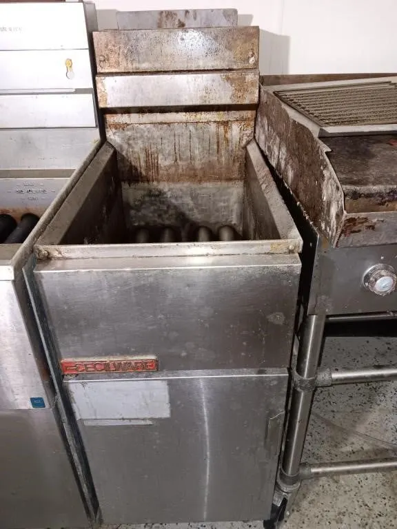 Cecilware Deep Fryer. Hooked Up To Gasline.