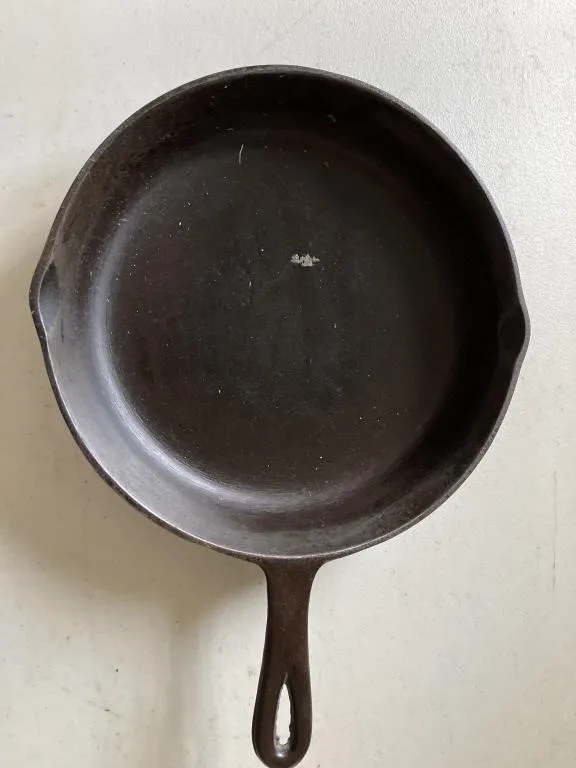 Unbranded, 10in. diameter 2.5in. deep cast iron
