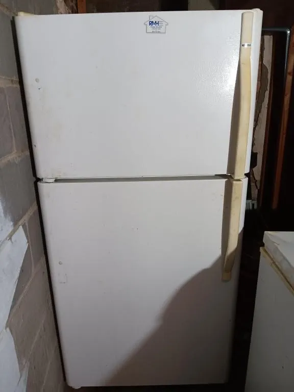 Kenmore refrigerator approximately 28x29x59.5,